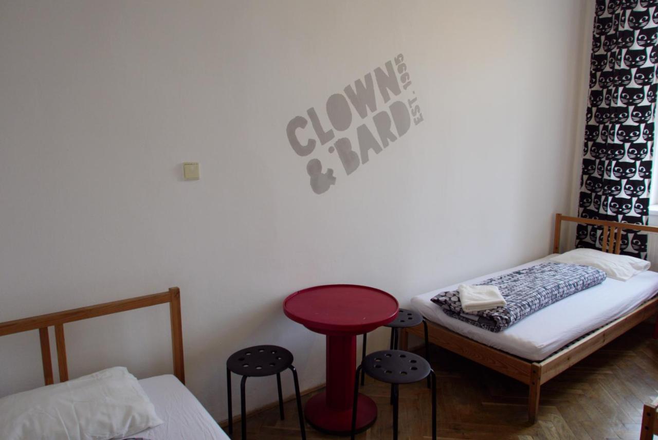 Clown And Bard Hostel Прага Экстерьер фото