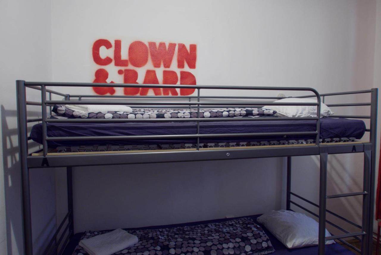 Clown And Bard Hostel Прага Экстерьер фото