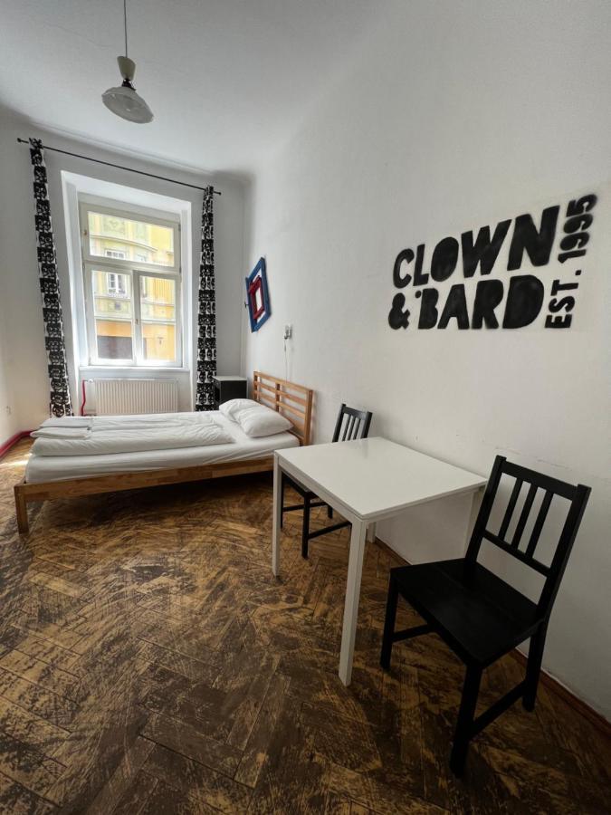 Clown And Bard Hostel Прага Экстерьер фото