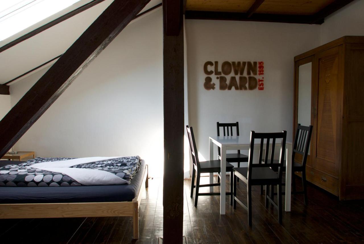 Clown And Bard Hostel Прага Экстерьер фото